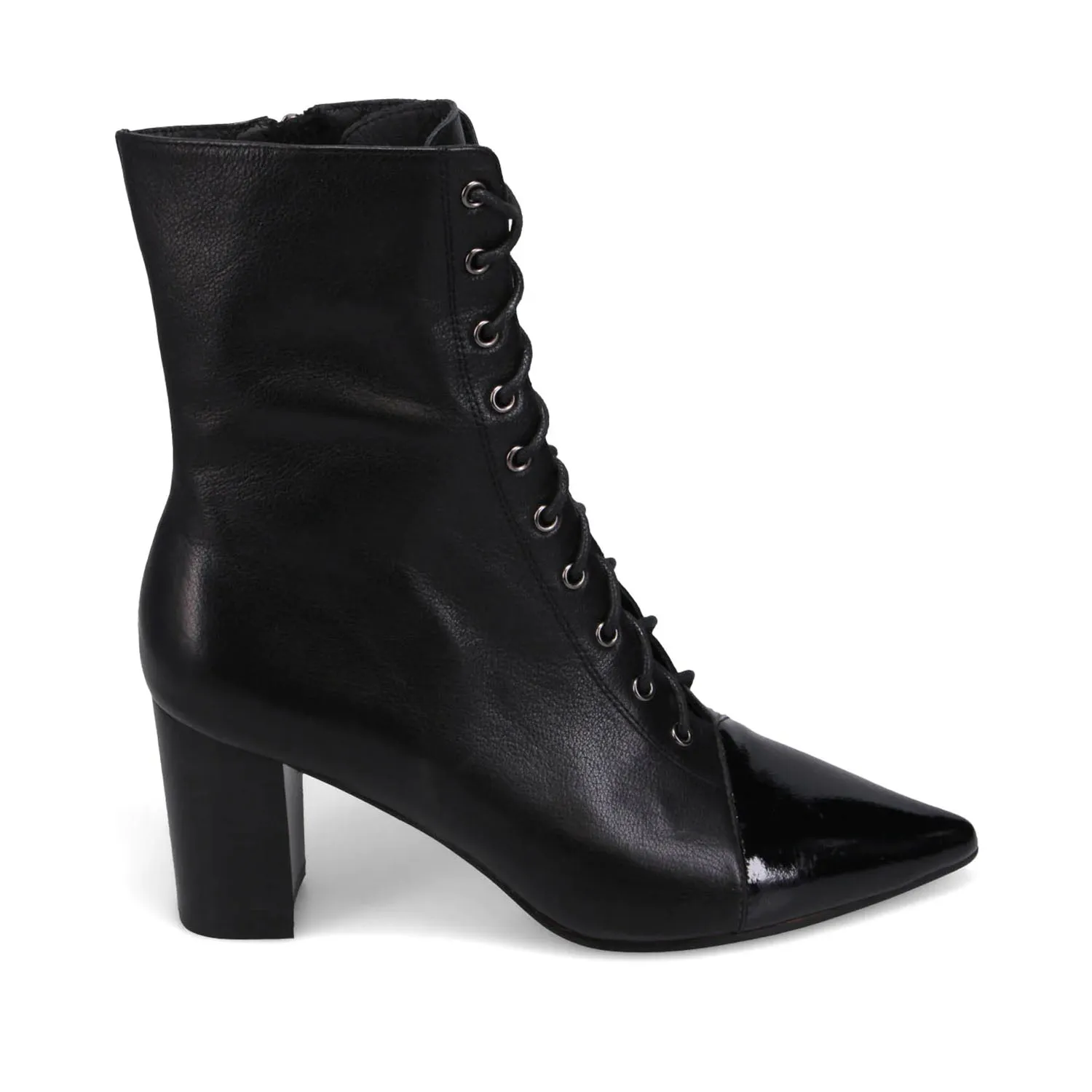 Django and Juliette Women's Naomy in Black